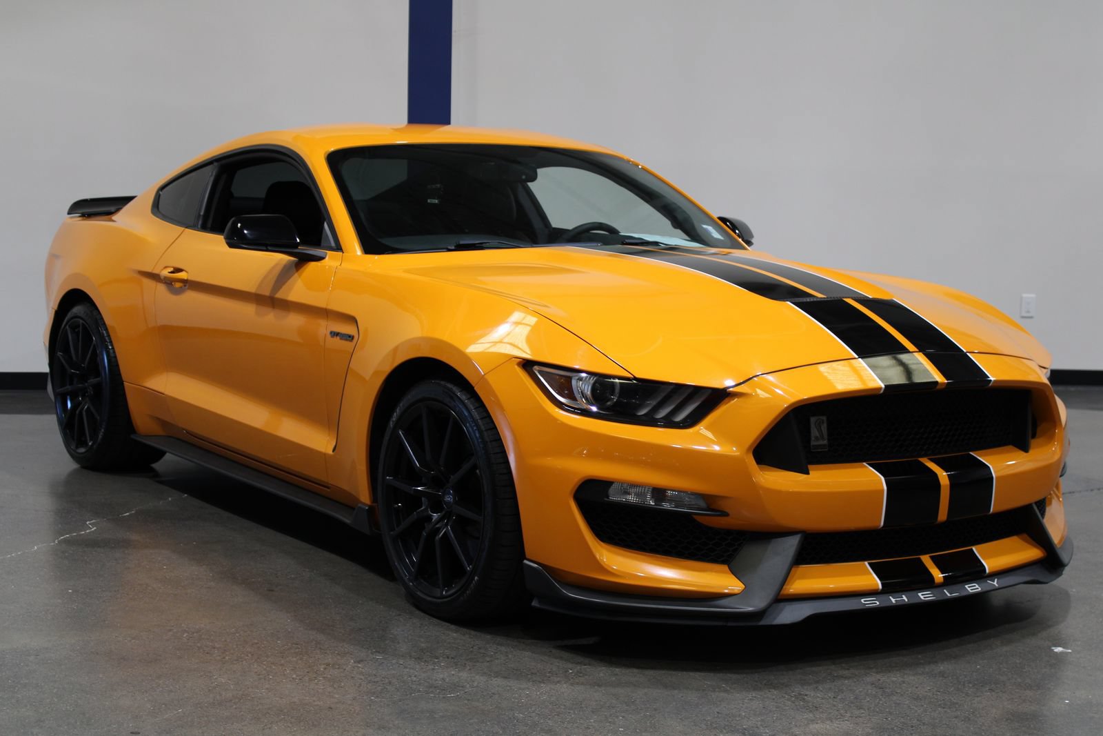 Used 2018 Ford Mustang Shelby GT350 w/ Convenience Package RWD image 4