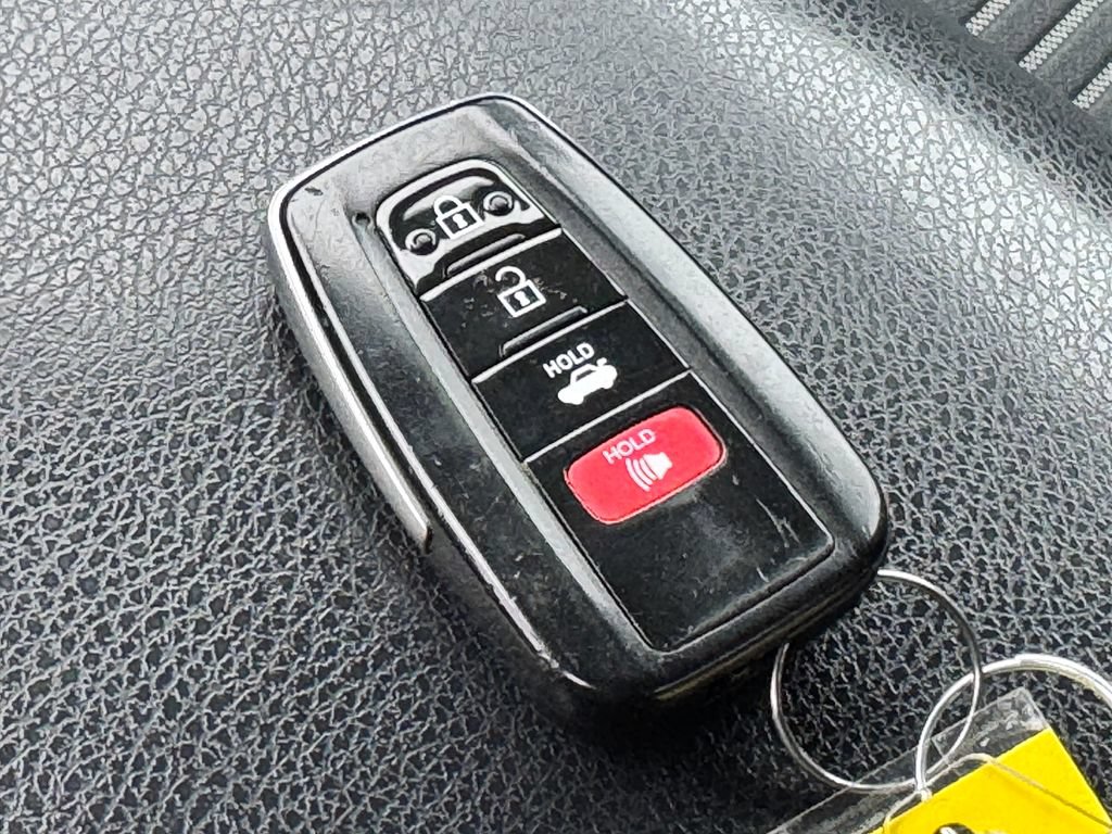 Used 2019 Toyota Camry SE FWD image 32