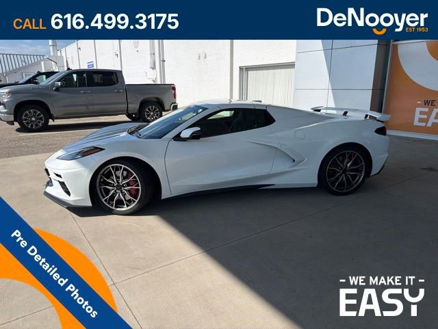 Used 2025 Chevrolet Corvette Stingray Premium Conv w/ Z51 Performance Package RWD image 3