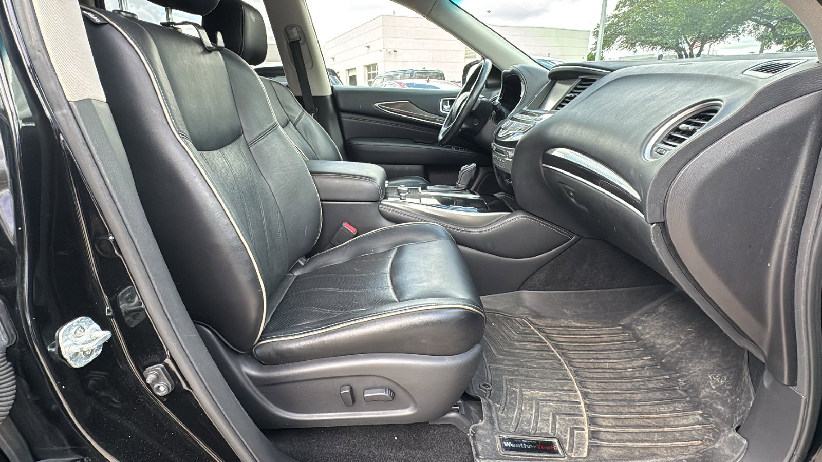 Used 2016 INFINITI QX60 AWD w/ Premium Plus Package image 29