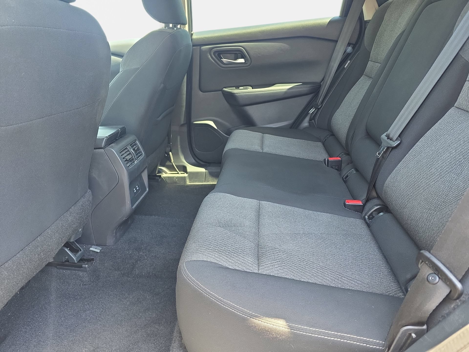 Used 2025 Nissan Rogue SV FWD image 14