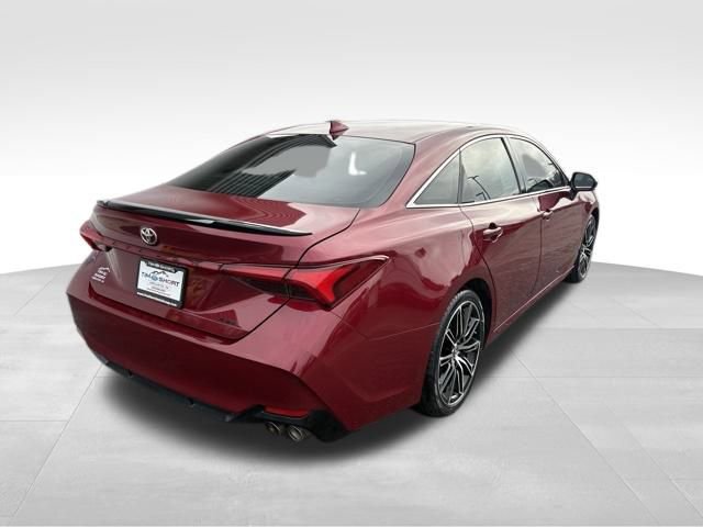 Used 2019 Toyota Avalon XSE image 2