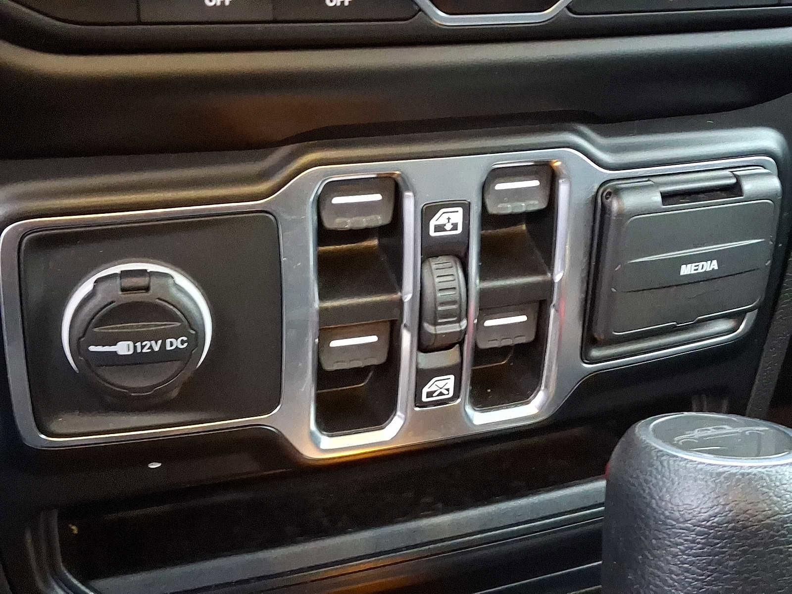 Used 2021 Jeep Gladiator Sport image 26