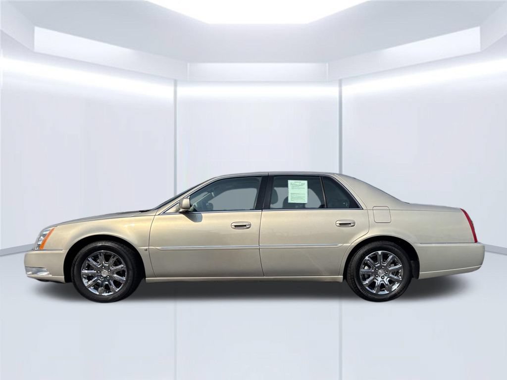 Used 2008 Cadillac DTS w/ Sun And Sound Package FWD image 2