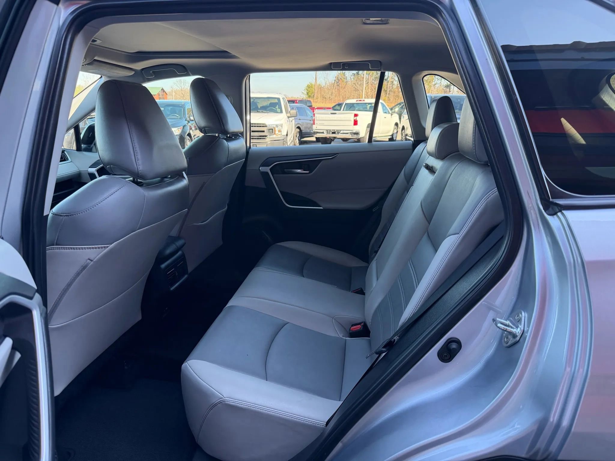 Used 2021 Toyota RAV4 XLE Premium FWD image 15