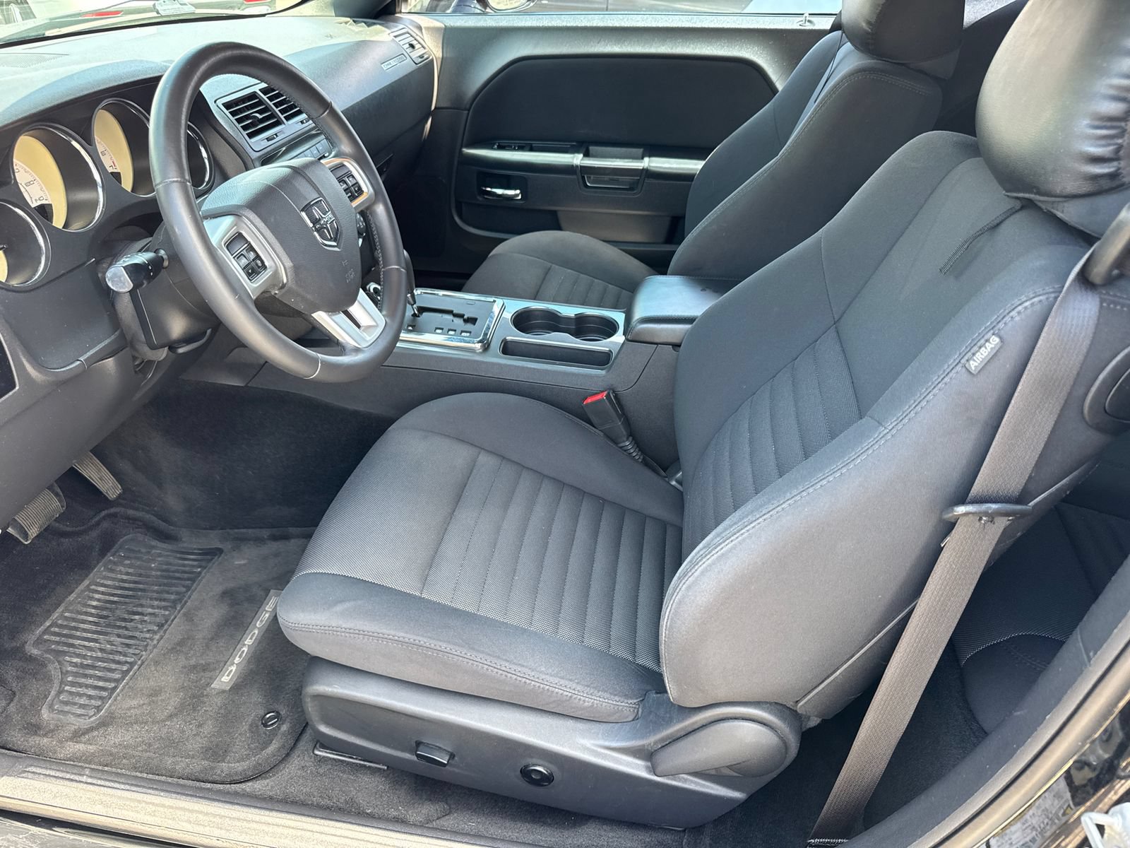 Used 2014 Dodge Challenger SXT RWD image 13