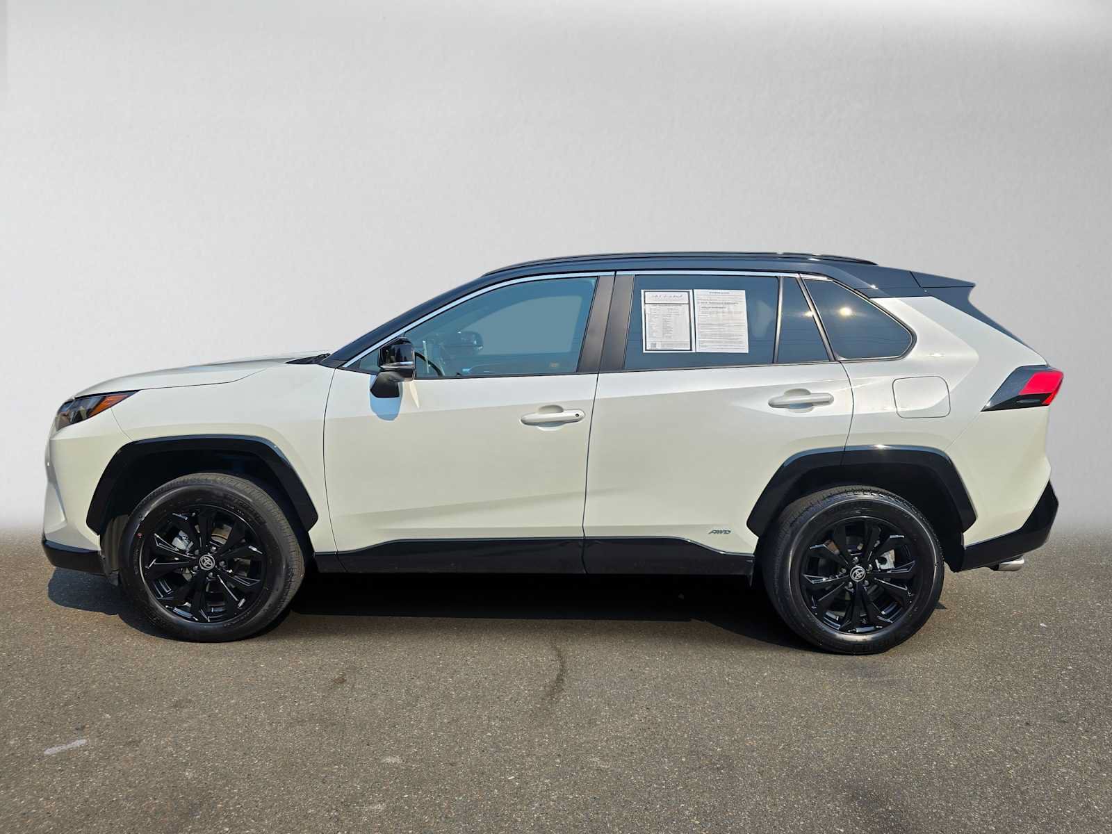 Used 2022 Toyota RAV4 XSE AWD/4WD image 6