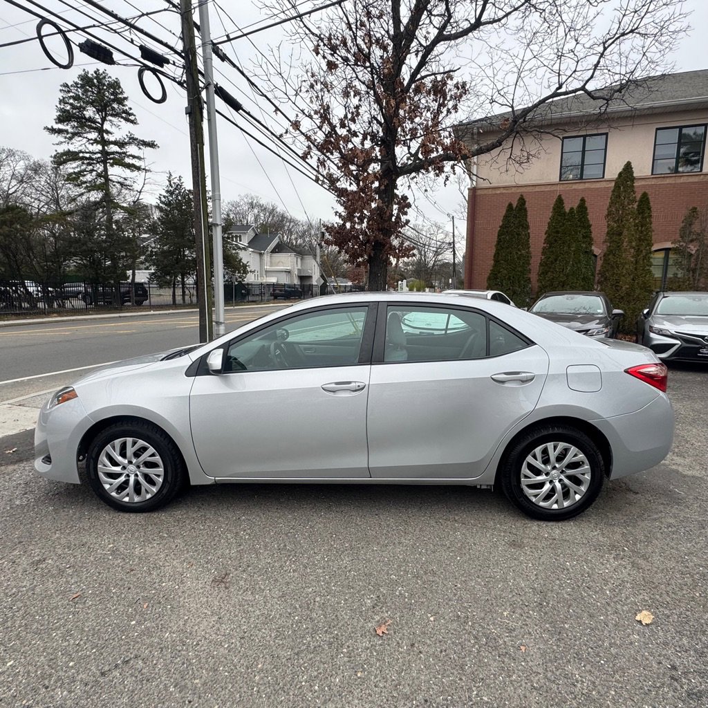 Used 2018 Toyota Corolla LE image 10