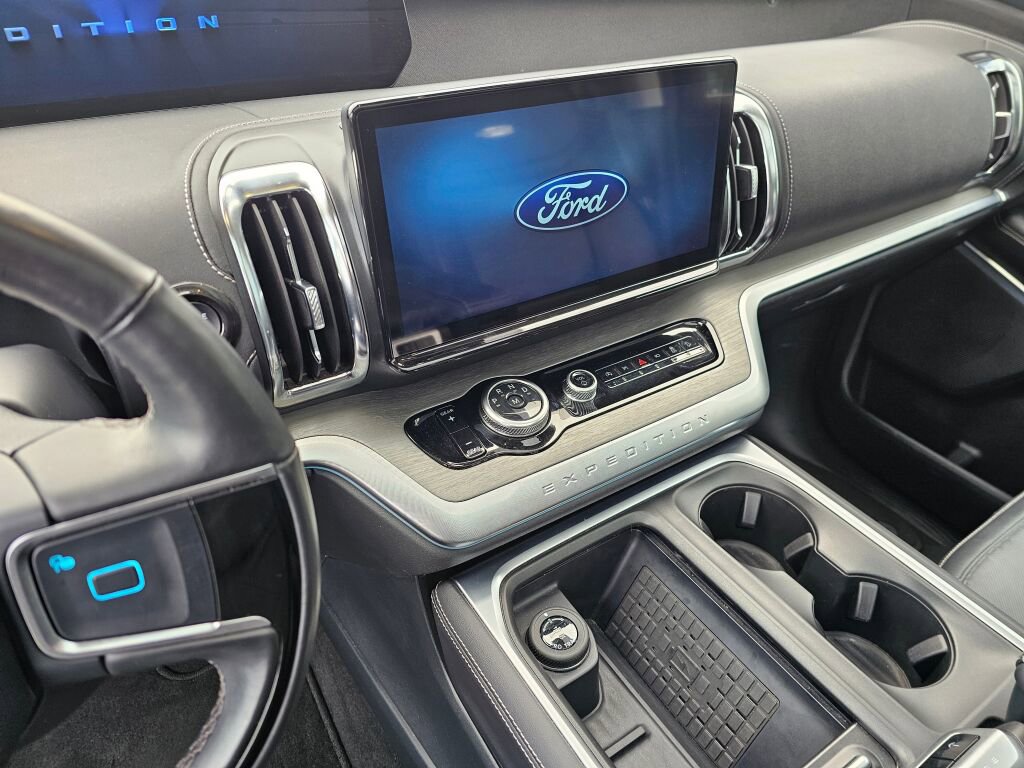 Certified 2025 Ford Expedition Platinum AWD/4WD image 23