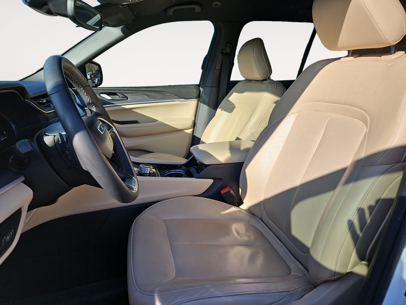 Used 2023 Jeep Grand Cherokee Limited RWD image 9
