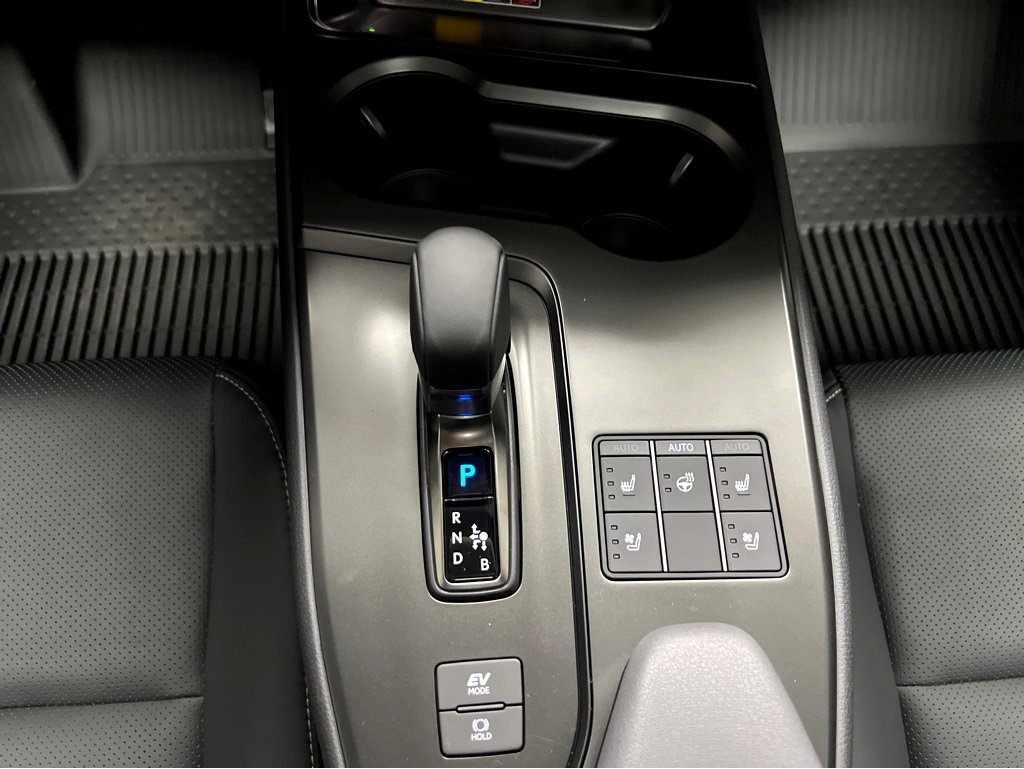 New 2025 Lexus UX 300h AWD image 32