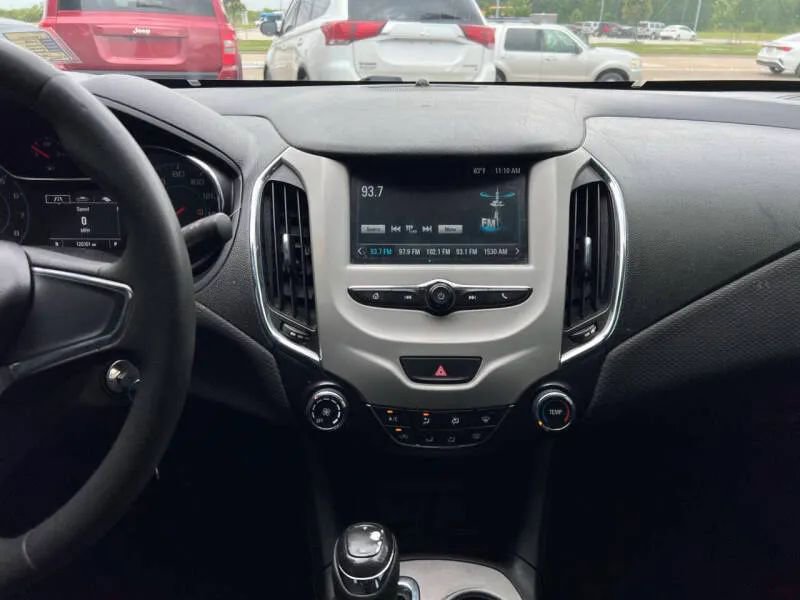 Used 2018 Chevrolet Cruze LS image 19