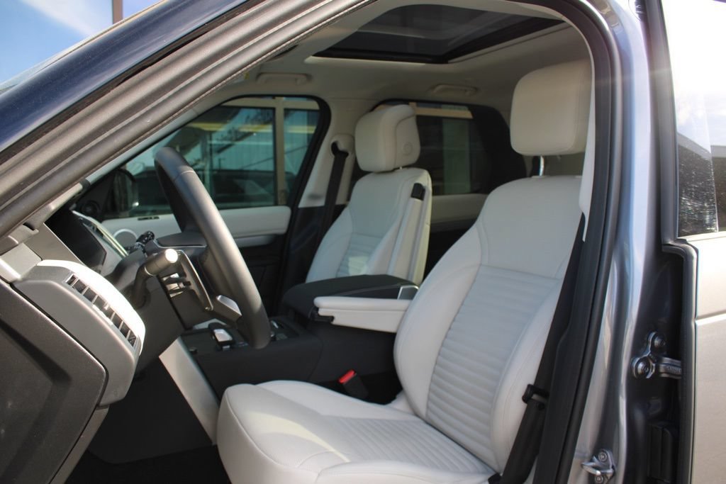 Certified 2025 Land Rover Discovery Dynamic SE AWD/4WD image 6