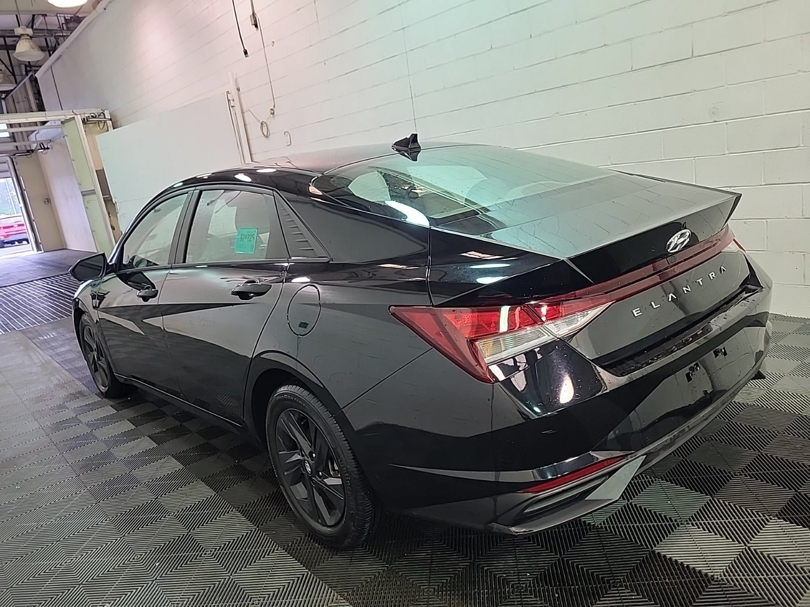 Used 2021 Hyundai Elantra SEL w/ Convenience Package FWD video 2