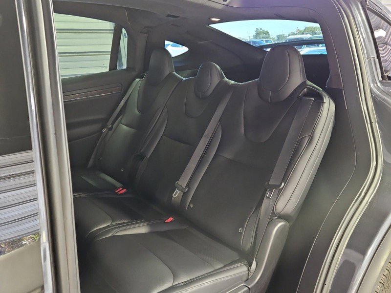 Used 2022 Tesla Model X image 6