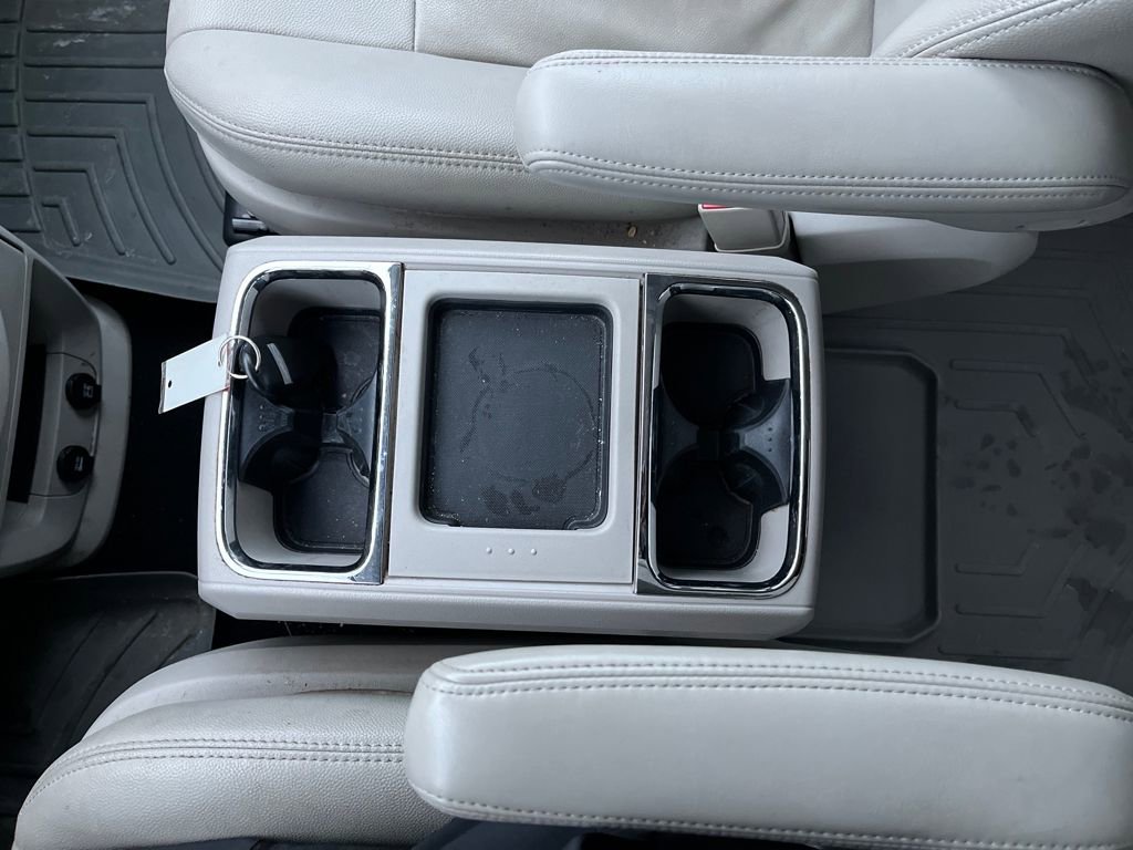 Used 2016 Chrysler Town & Country Touring w/ Driver Convenience Group image 21