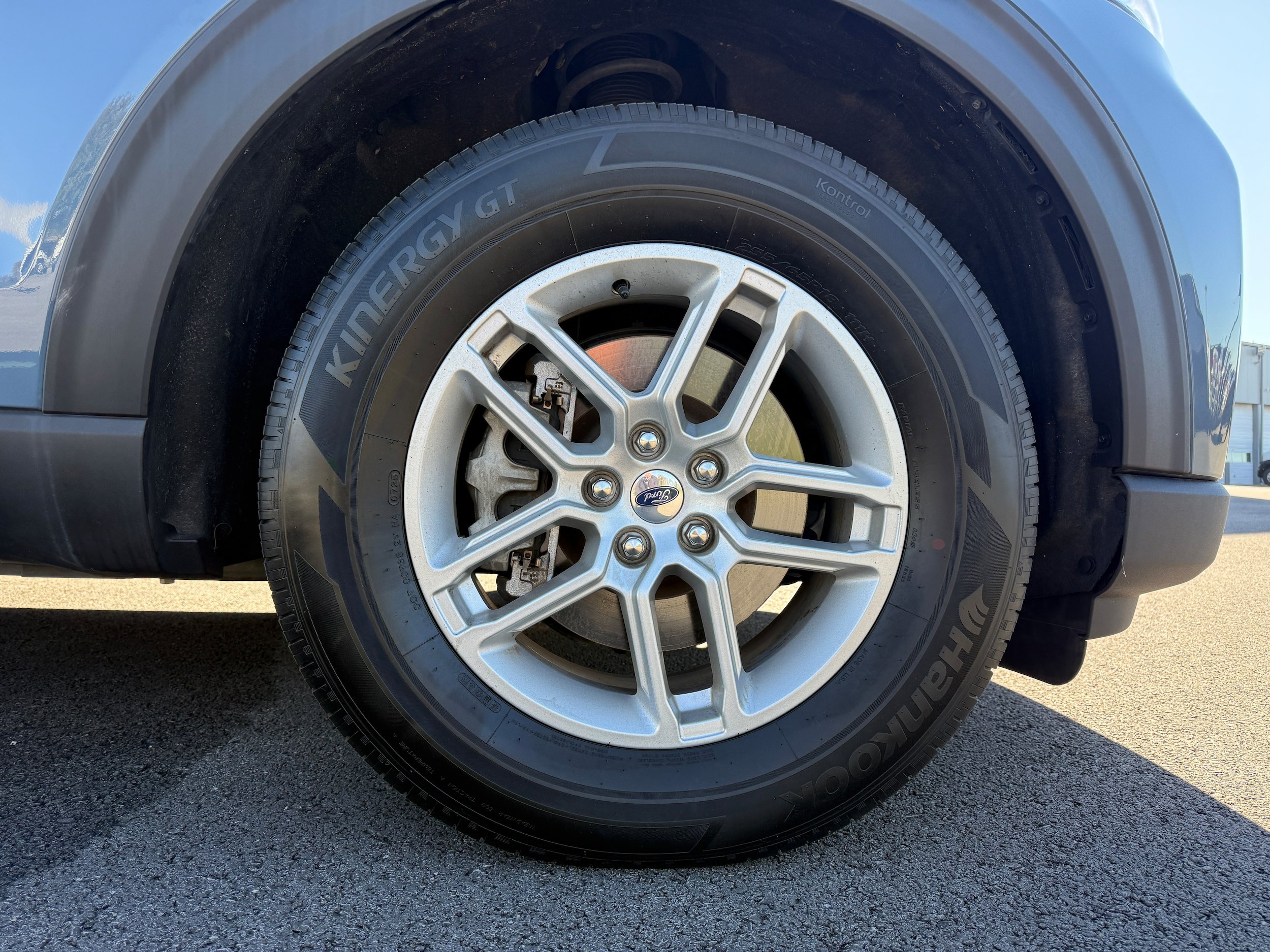 Used 2025 Ford Explorer Active AWD/4WD image 12