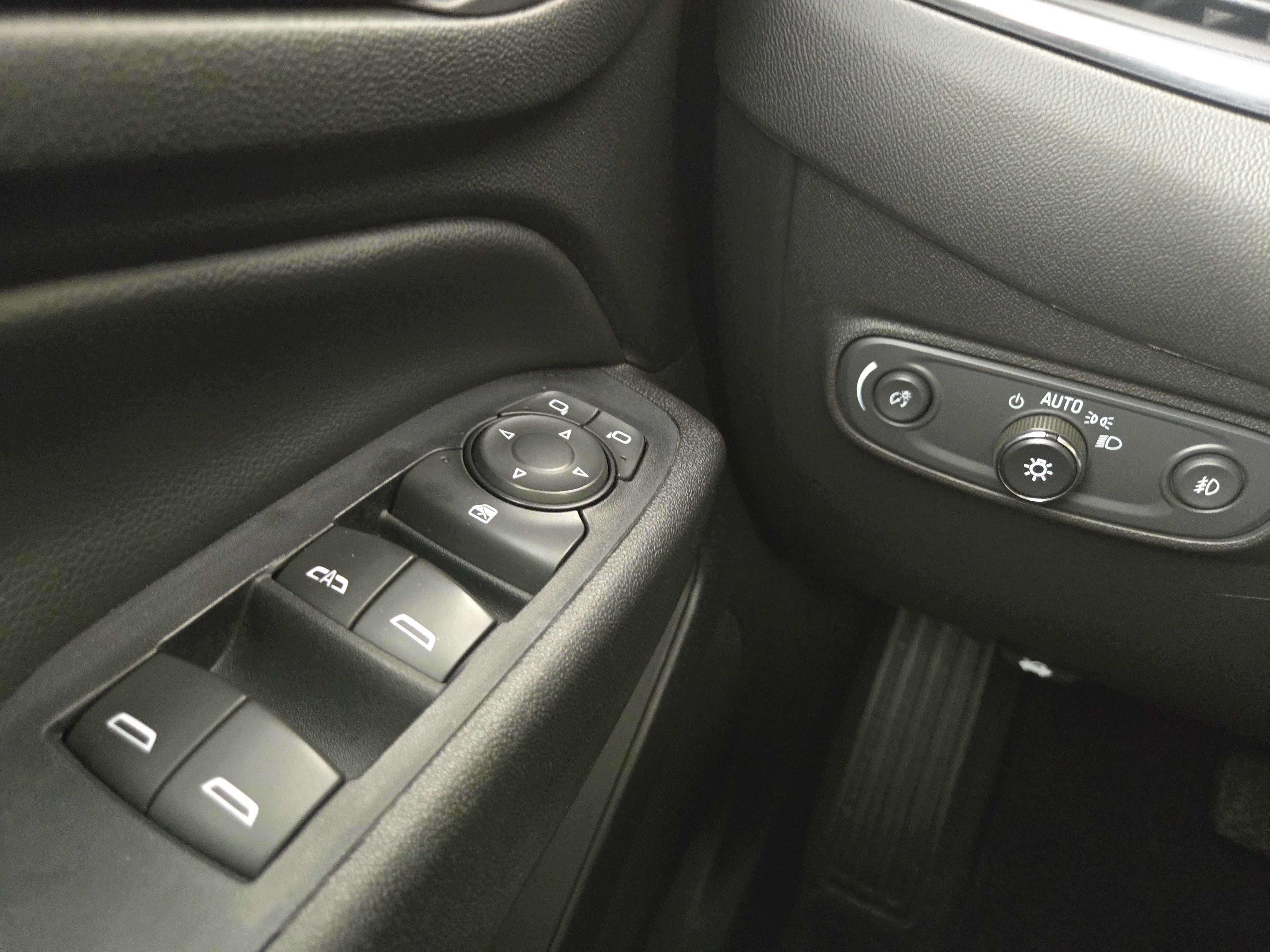 Certified 2020 Chevrolet Equinox LT w/ Driver Convenience Package FWD image 28