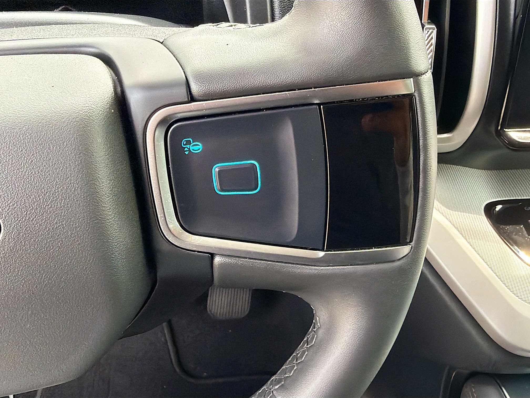 Used 2025 Ford Expedition Active image 39