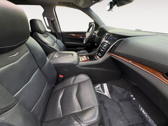 Used 2019 Cadillac Escalade Luxury w/ Escalade Sport Edition AWD/4WD image 14