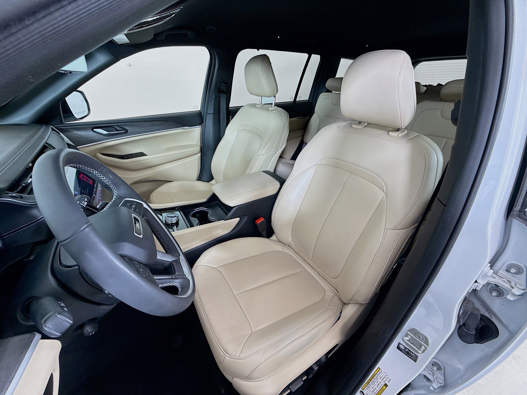 Used 2023 Jeep Grand Cherokee L Limited w/ Luxury Tech Group II image 11