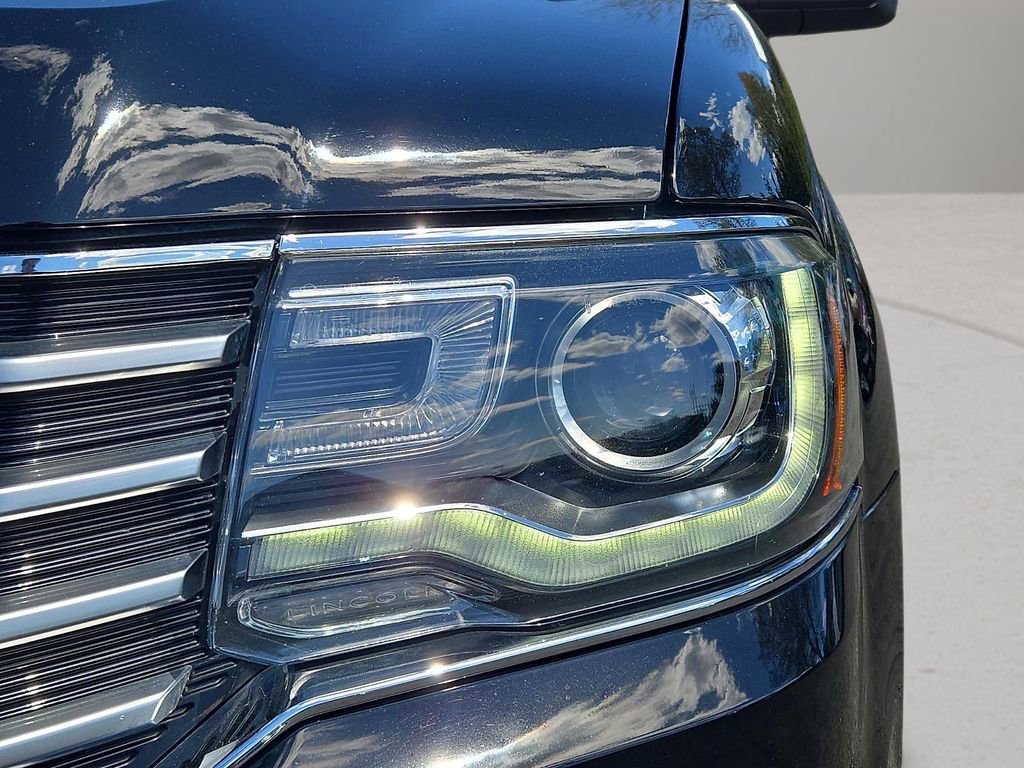 Used 2017 Lincoln Navigator Select AWD/4WD image 10