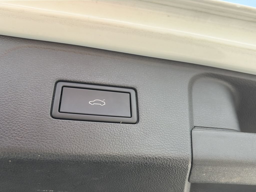 Used 2025 Volkswagen Atlas SE FWD image 35