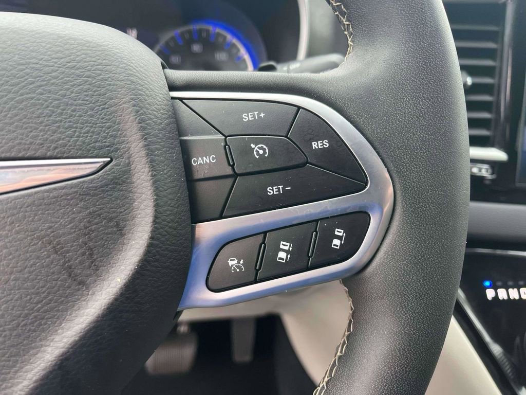 Used 2024 Chrysler Pacifica Touring-L image 20