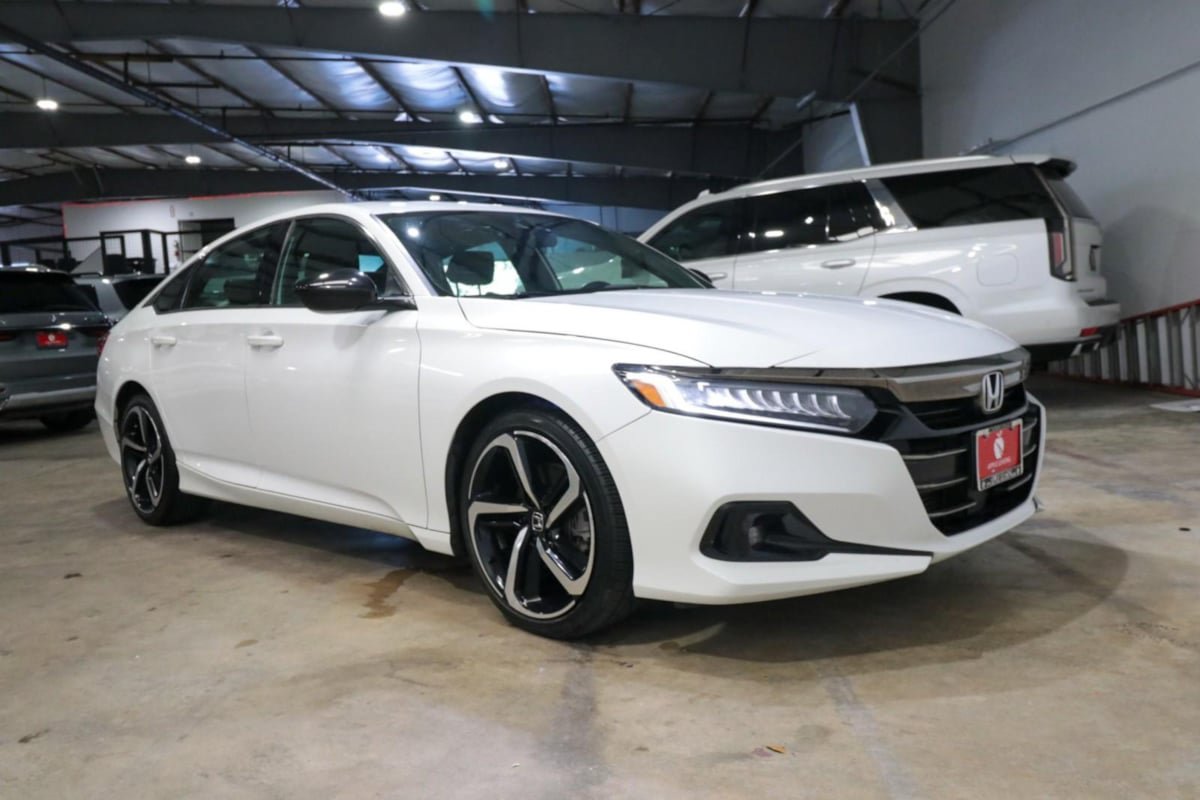 Used 2022 Honda Accord Sport image 3