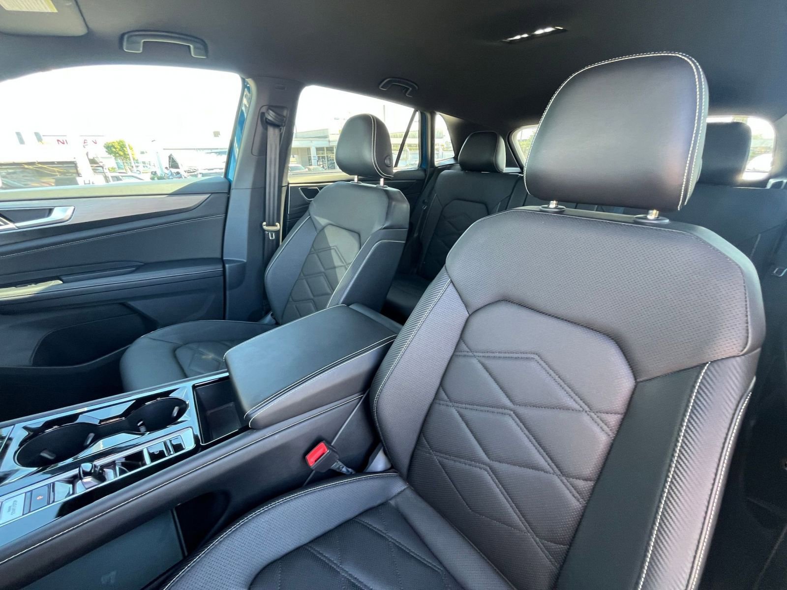 Used 2025 Volkswagen Atlas Cross Sport SE image 27