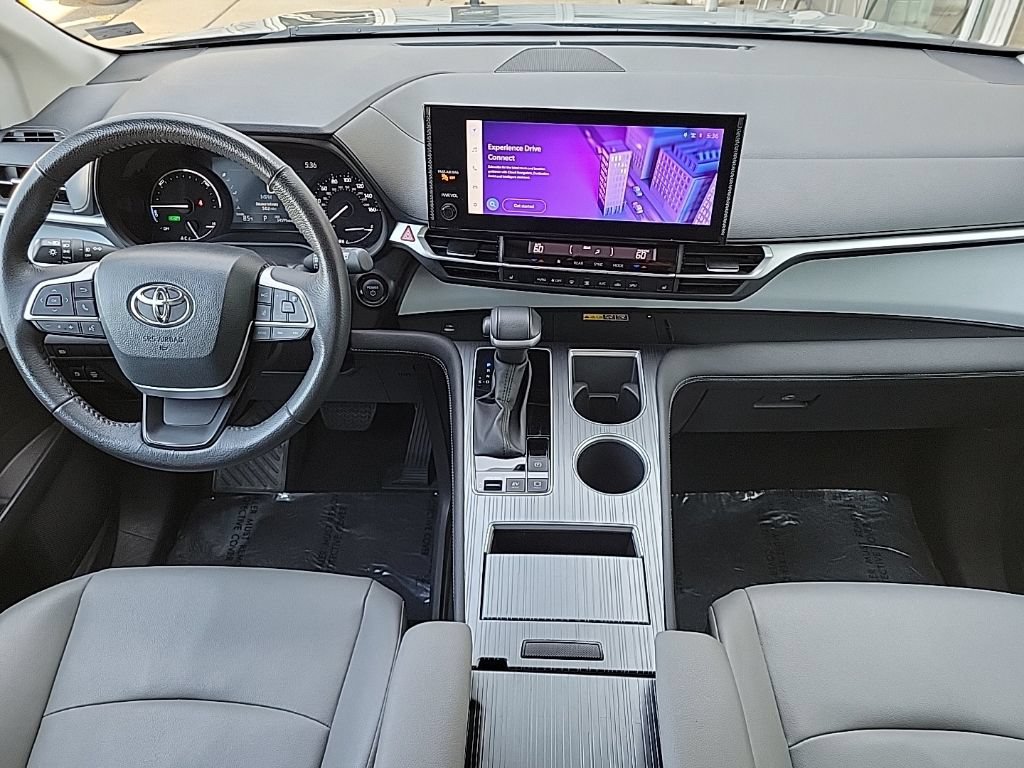 Used 2025 Toyota Sienna XLE FWD image 23