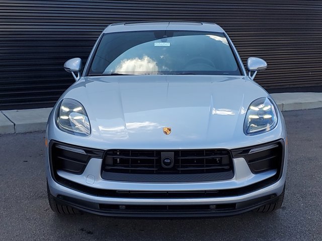 Used 2025 Porsche Macan image 10