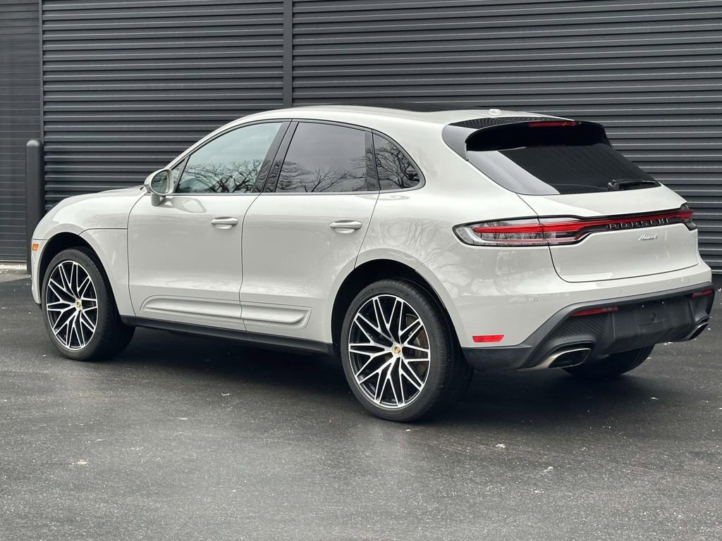 Certified 2025 Porsche Macan image 3