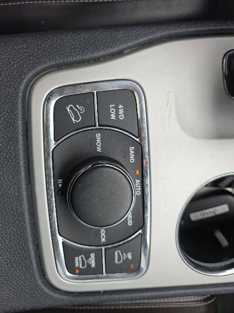 Used 2015 Jeep Grand Cherokee Overland AWD/4WD image 13