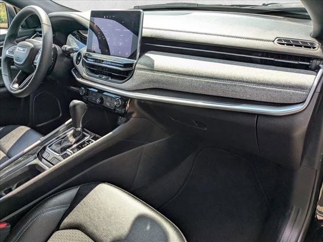 Used 2024 Jeep Compass Latitude image 20