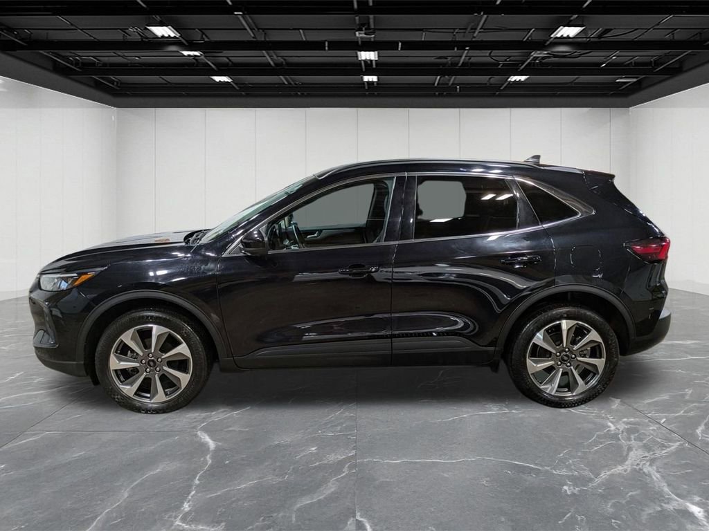 Used 2024 Ford Escape Platinum AWD/4WD image 2