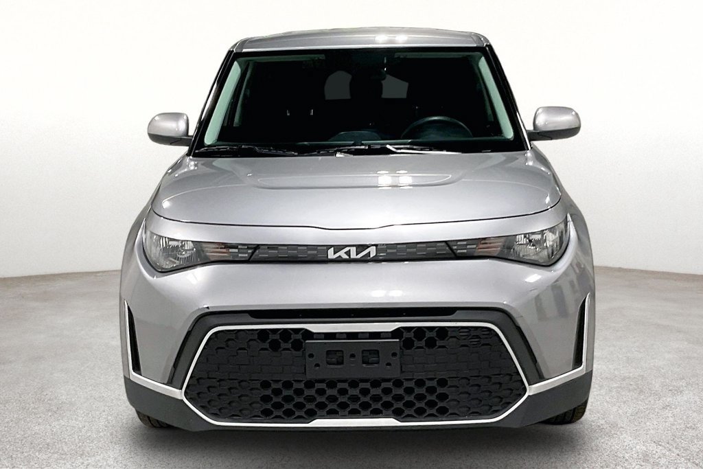 Used 2025 Kia Soul LX w/ LX Technology Package FWD image 4