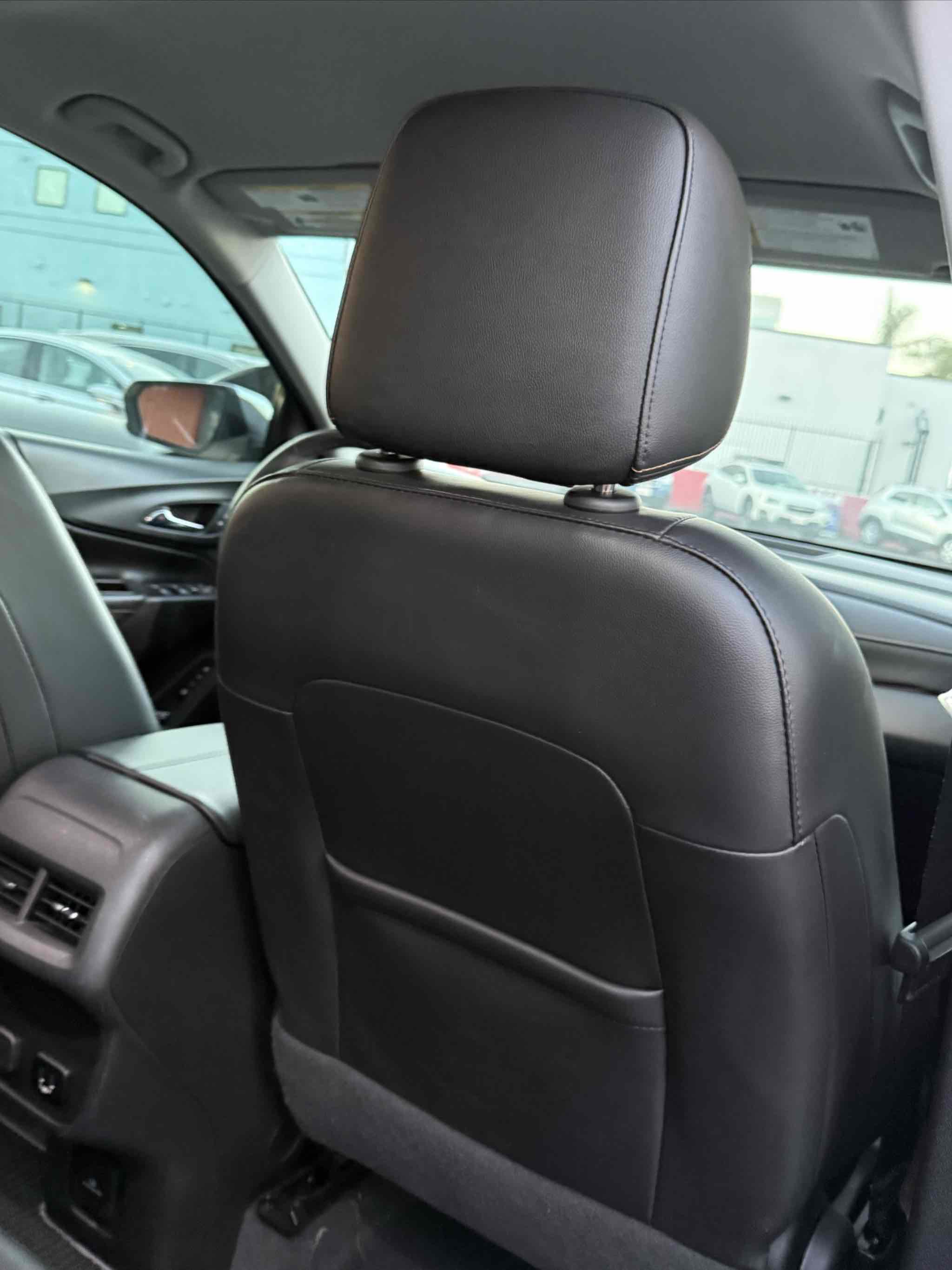 Used 2018 Chevrolet Equinox Premier FWD image 47