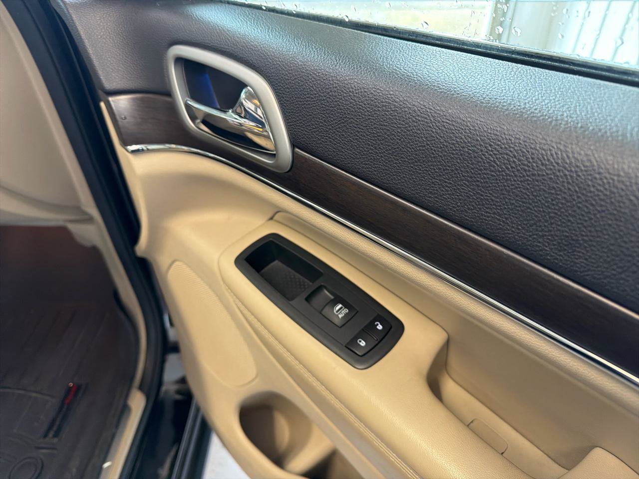 Used 2018 Jeep Grand Cherokee Limited AWD/4WD image 22