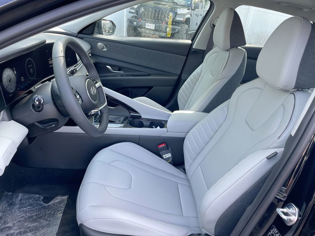 New 2025 Hyundai Elantra Limited image 36