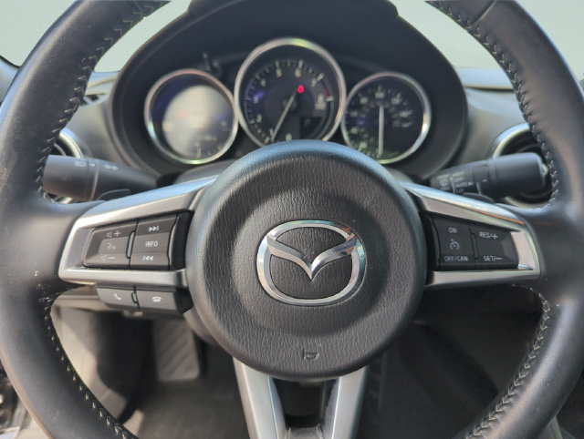 Used 2021 MAZDA MX-5 Miata RF Grand Touring RWD image 17