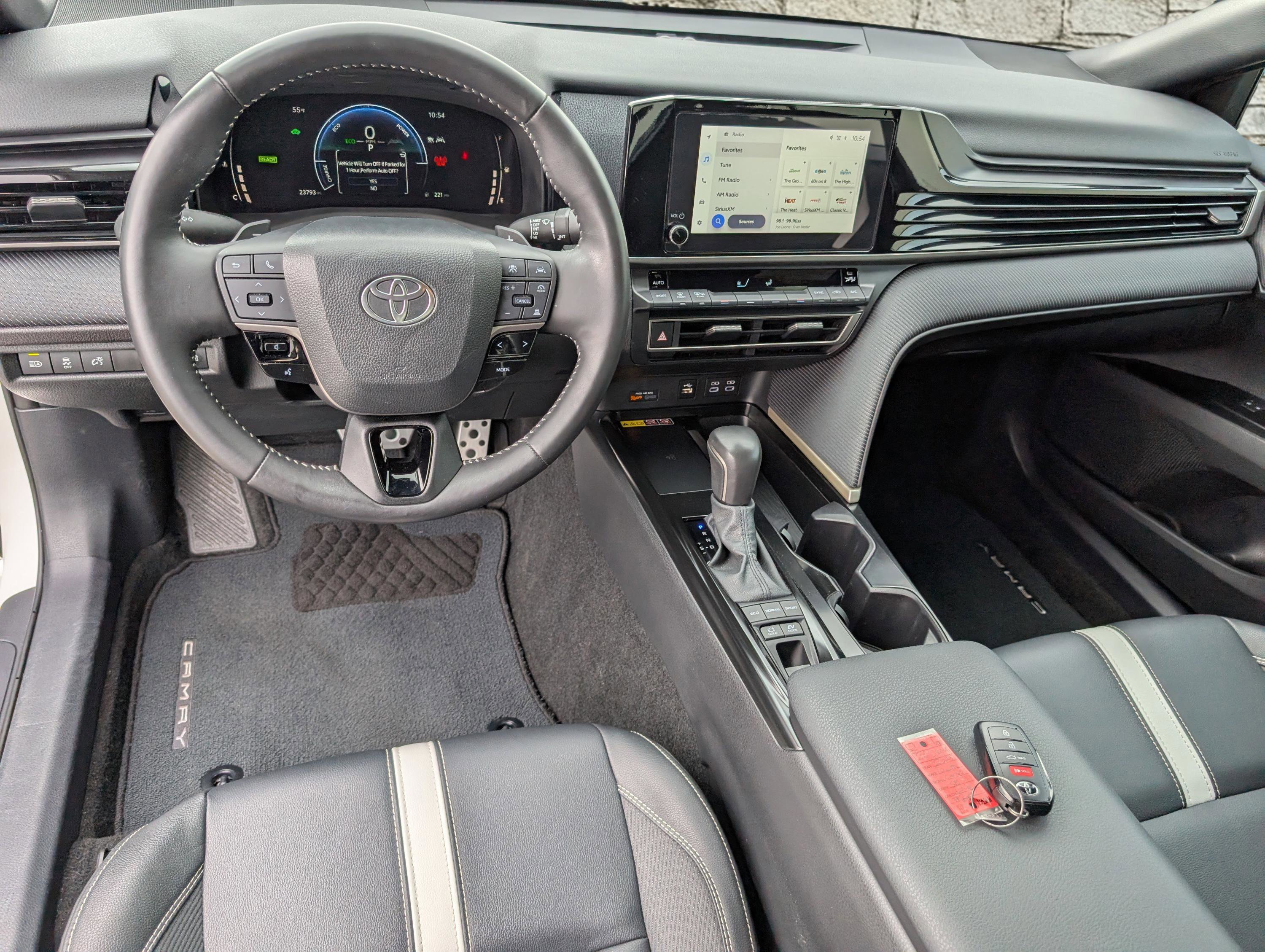 Used 2025 Toyota Camry SE image 16