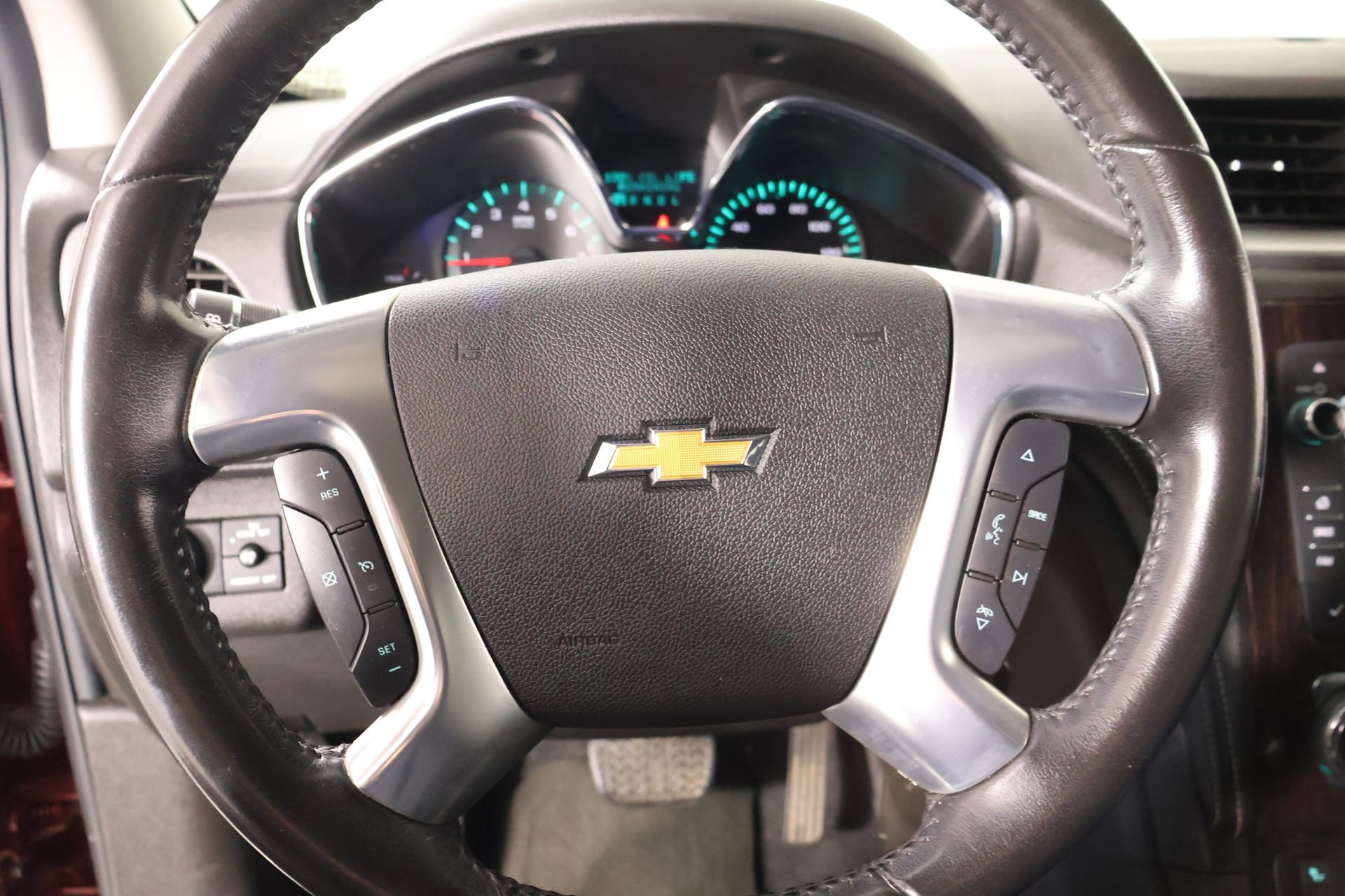 Used 2016 Chevrolet Traverse LT w/ Traveler's Package FWD image 3