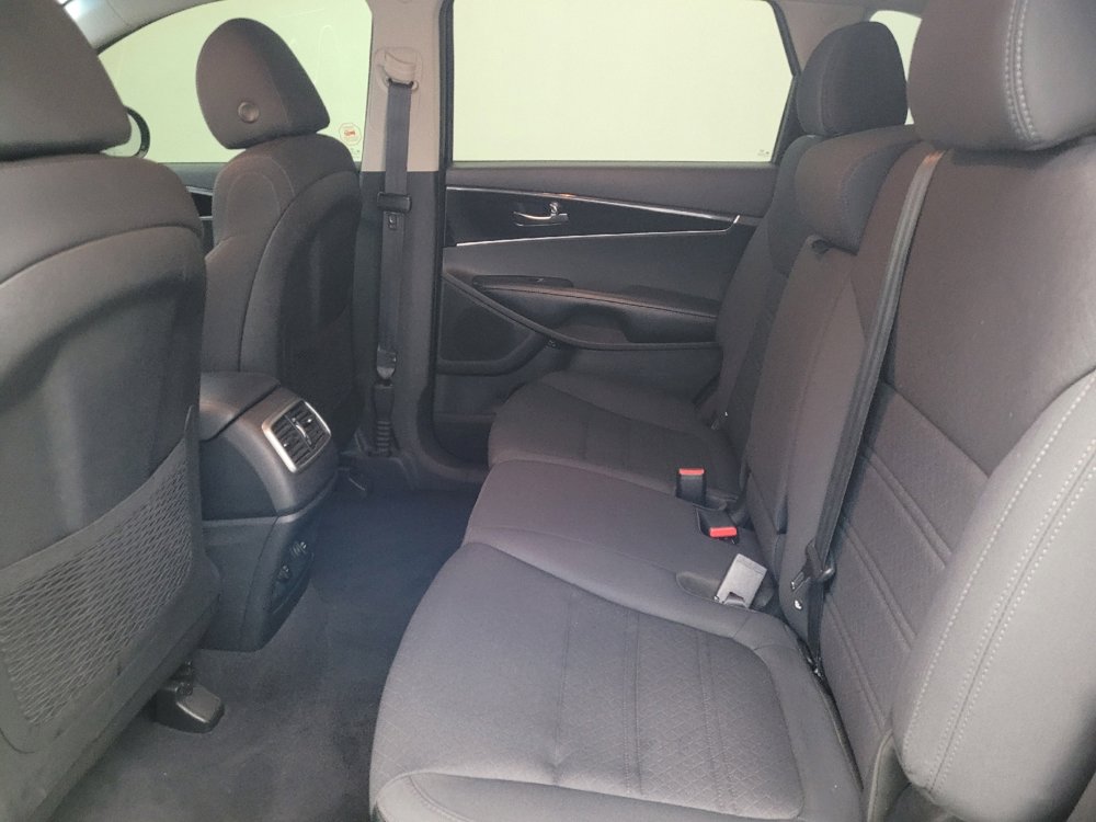 Used 2020 Kia Sorento LX FWD image 18