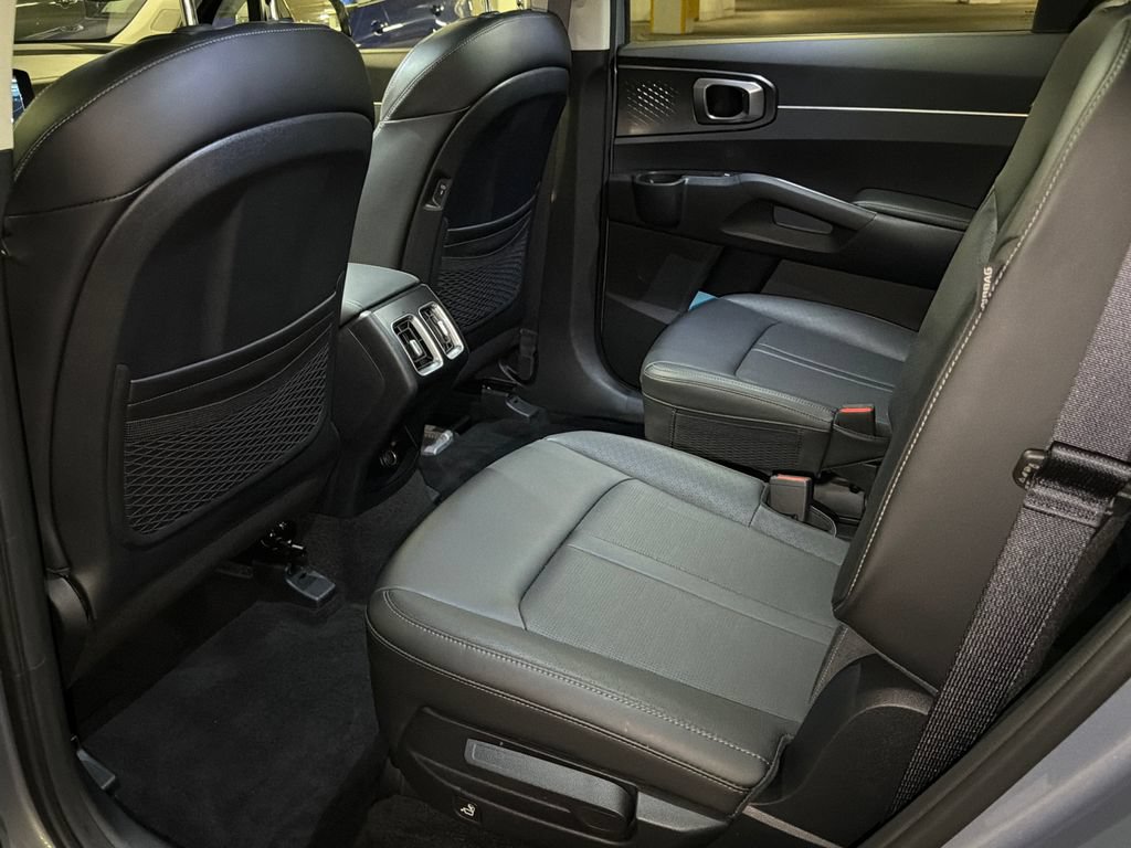 Certified 2025 Kia Sorento EX w/ Panoramic Sunroof Package FWD image 20