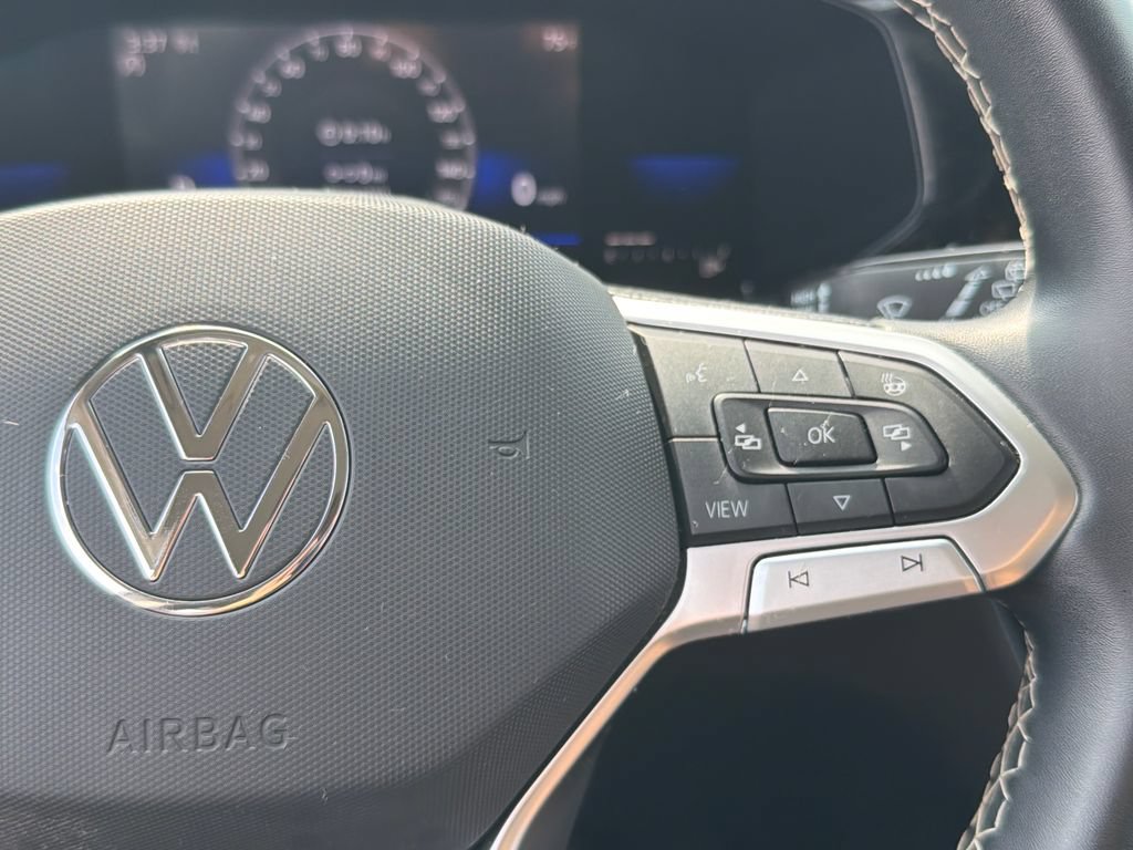 Certified 2023 Volkswagen Taos SE w/ Black Wheel Package AWD/4WD image 12