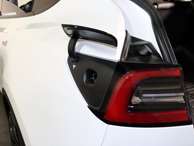 Used 2022 Tesla Model Y Performance image 26