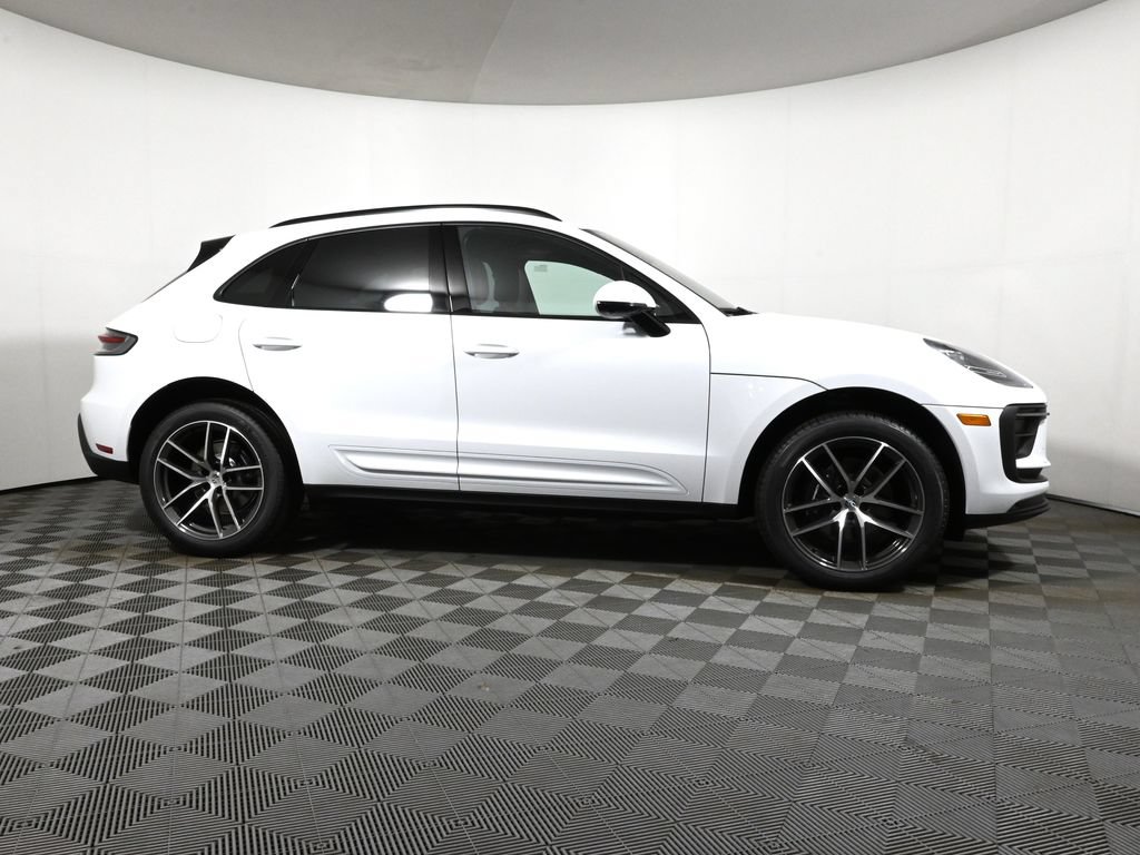 Used 2026 Porsche Macan AWD/4WD image 8