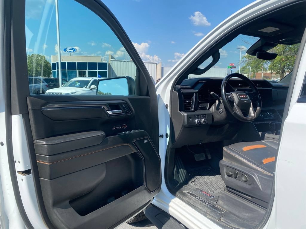 Used 2024 GMC Sierra 1500 AT4 w/ Technology Package AWD/4WD image 10
