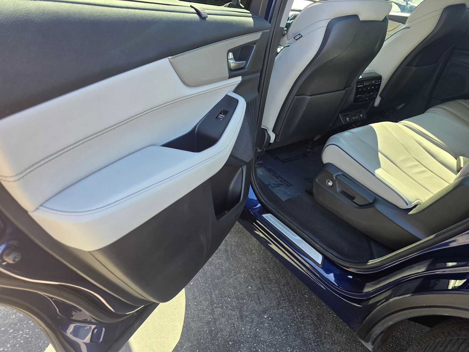 Used 2023 Acura MDX SH-AWD w/ Advance Package image 16